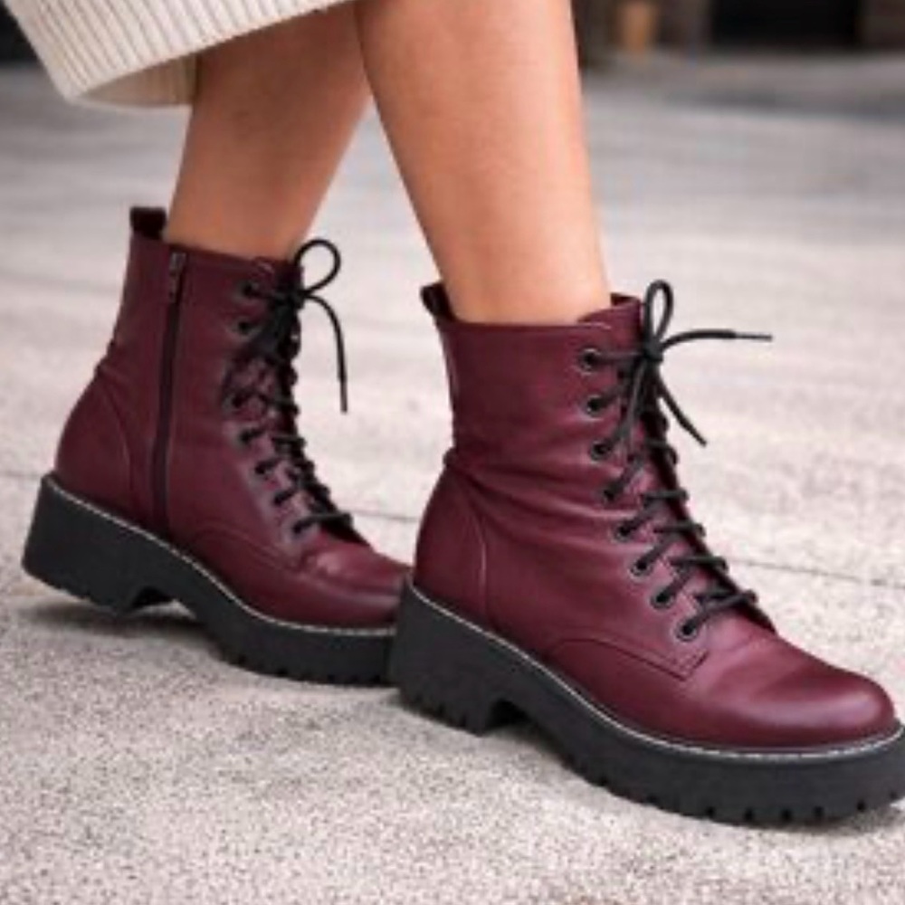 Nwob time and tru boots